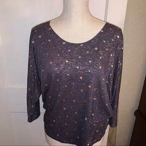 Womens Kim & Cami dolman sleeve top size small gray with gold stars great top
